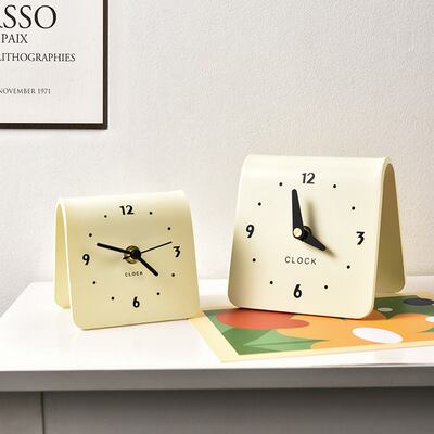 クリームカラー置き時計(小)