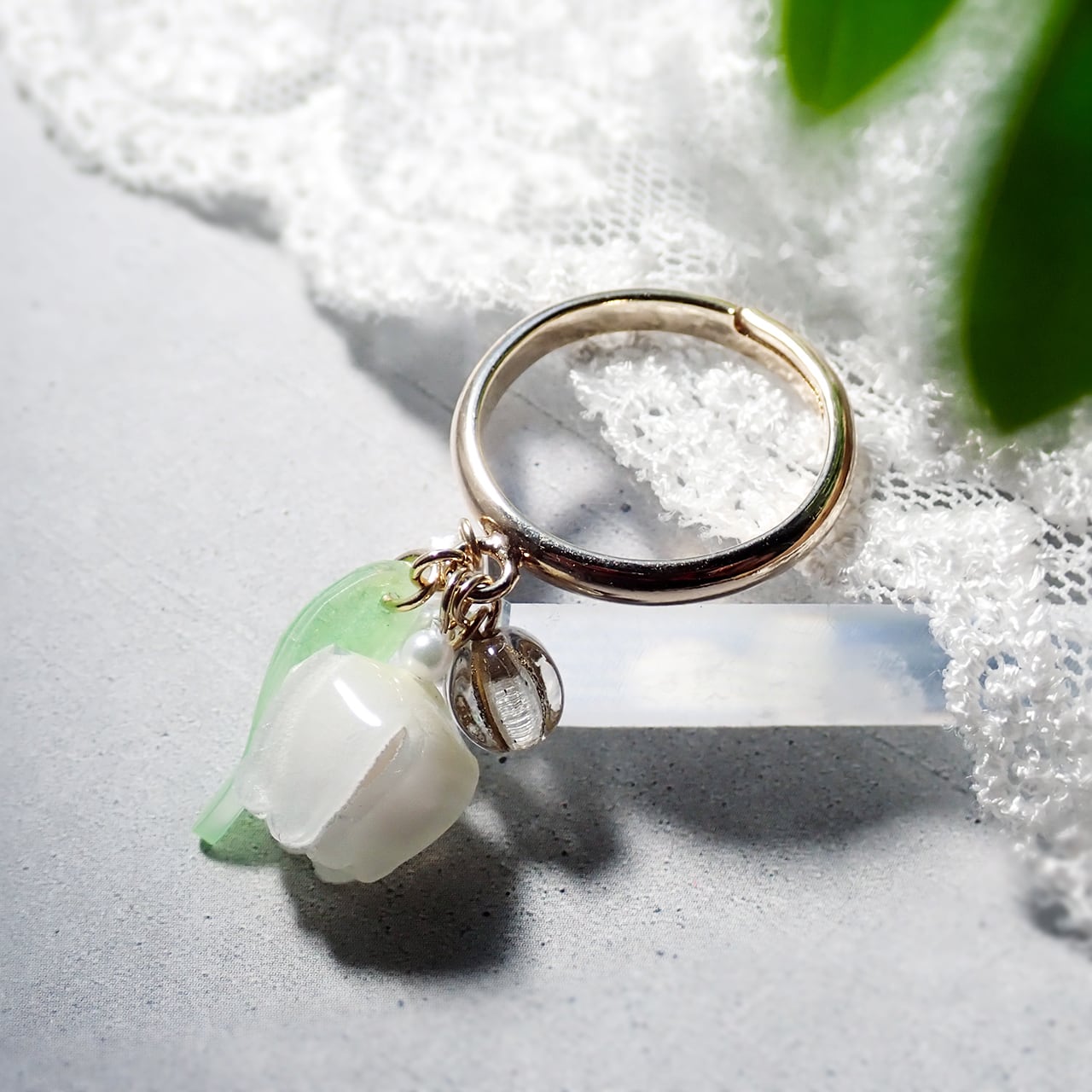 春を告げる、すずらんの一凛リング