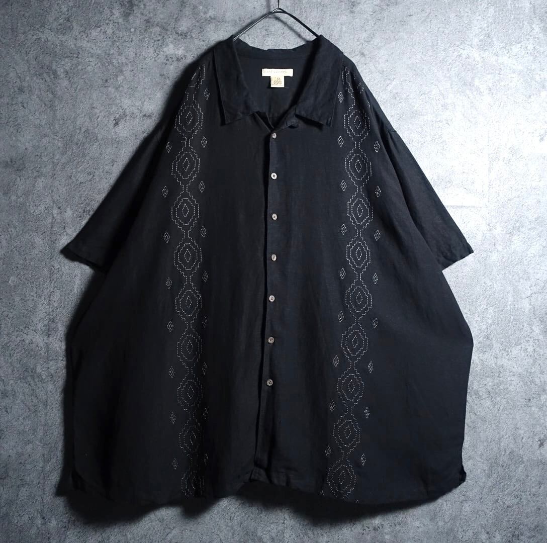Black diamond motif embroidery design open collar shirt