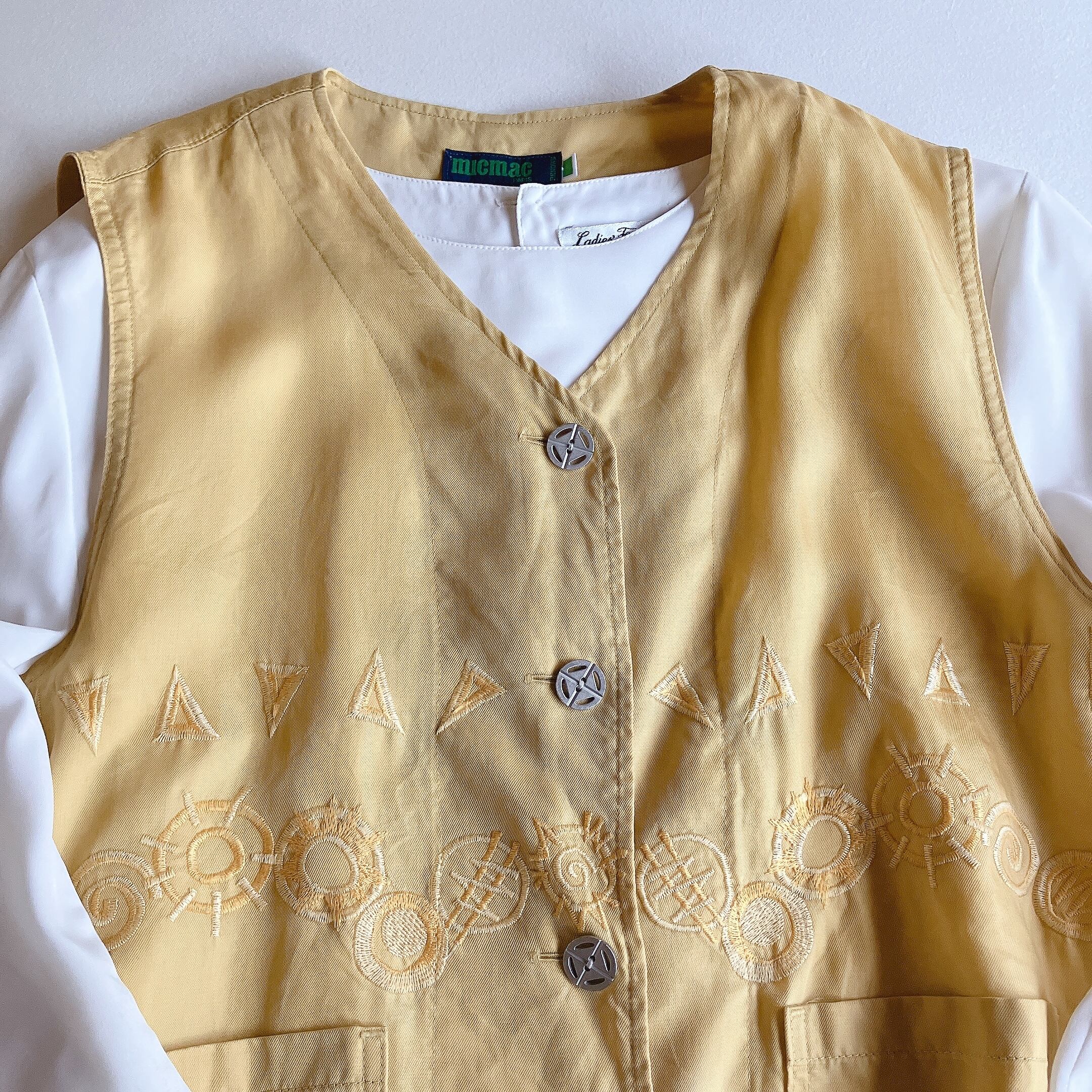 used レトロ 黄色 刺繍 ベスト 古着 ヴィンテージ vintage | 古着屋mojo