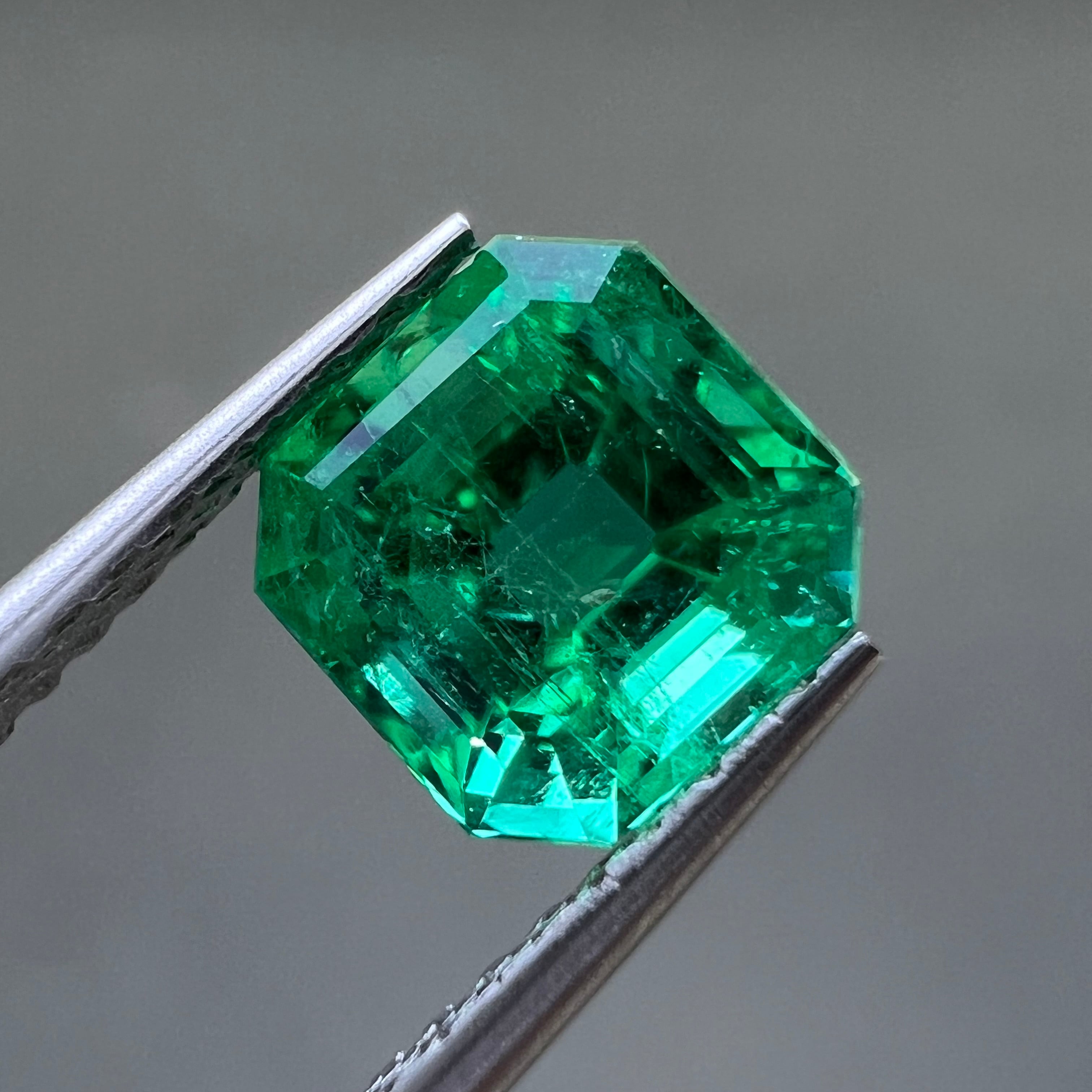 エメラルド 0.83ct 5.62mm×5.63mm エメラルドカットルース | 鈴木屋 エメラルド 0.83ct 5.62mm×5.63mm エメラルドカットルース | 鈴木屋