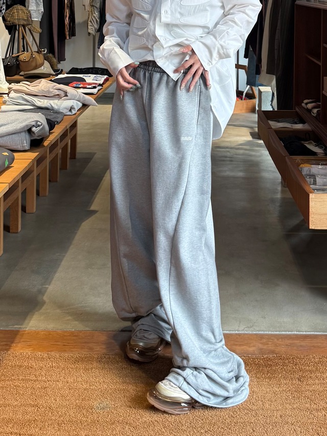 【26AW | WOMEN】AVAVAV アヴァヴァヴ / パンツ / Avavav Logo Sharpei Sweatpant F26-TRS-1366
