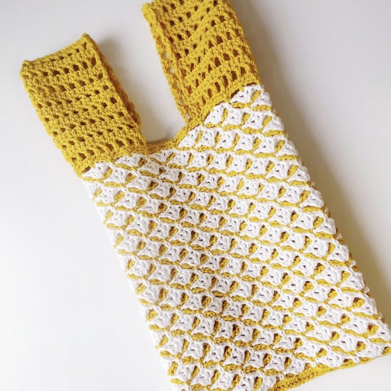 [Pattern] 2色の糸で編むダイヤ模様のエコバッグ