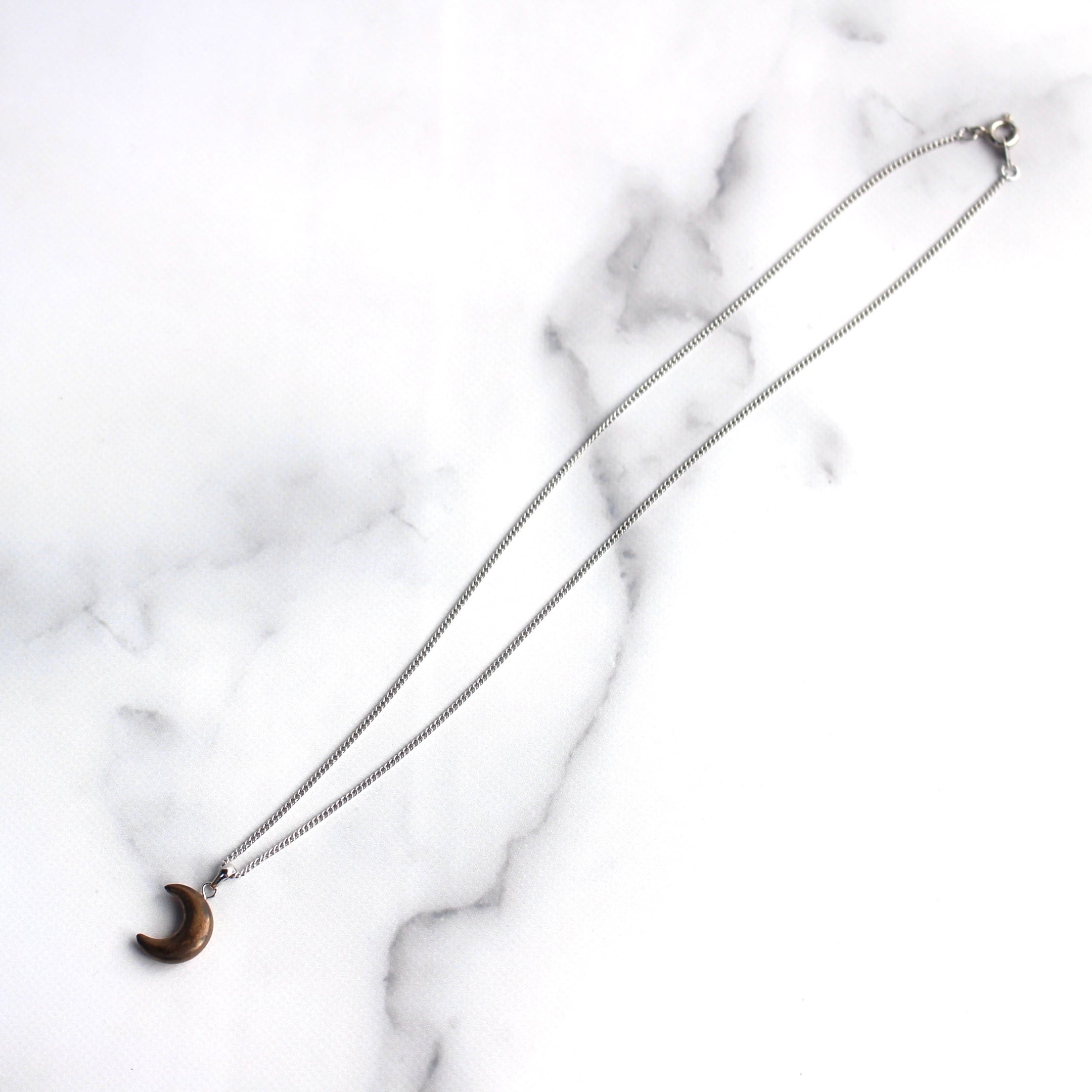 月のネックレス --黄金色--