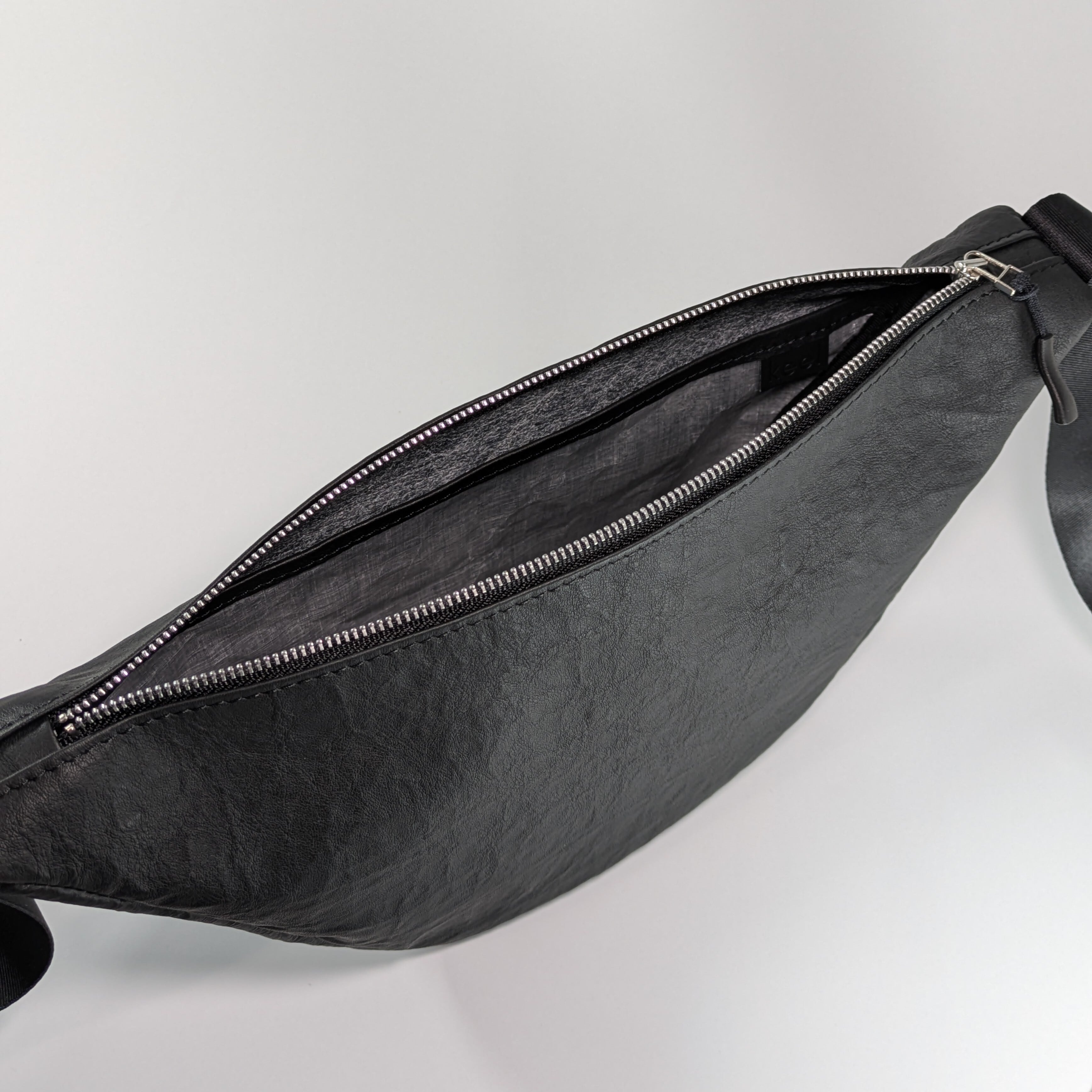 keel ミニショルダーバッグ　 ダイニーマレザー black　ボディバッグ ミニショルダー ダイニーマレザー black | keel