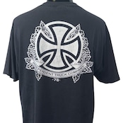 【INDEPENDENT】インディペンデント "Aces High" アイアンクロス フェードブラック Tシャツ