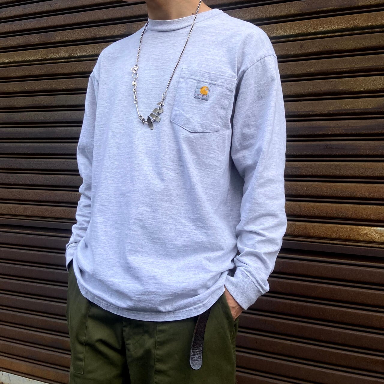 Carhartt カーハート ワンポイントロゴ ロングtシャツ メンズm 古着 長袖 ロンt 胸ポケット付き ライトグレー 灰色 ロングｔシャツ Al Cave 古着屋 公式 古着通販サイト