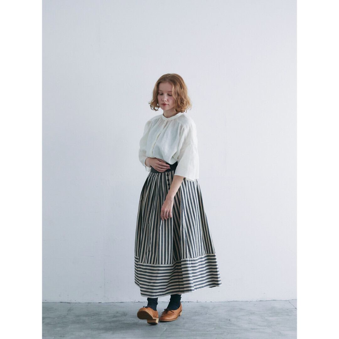 MAGALI マガリ ウォッシュドコットンリネン・アンティーク・スカート・ブラックストライプ ふんわりとしたシルエットで、裾の切り替えがデザインのポイントになっております。【送料無料】