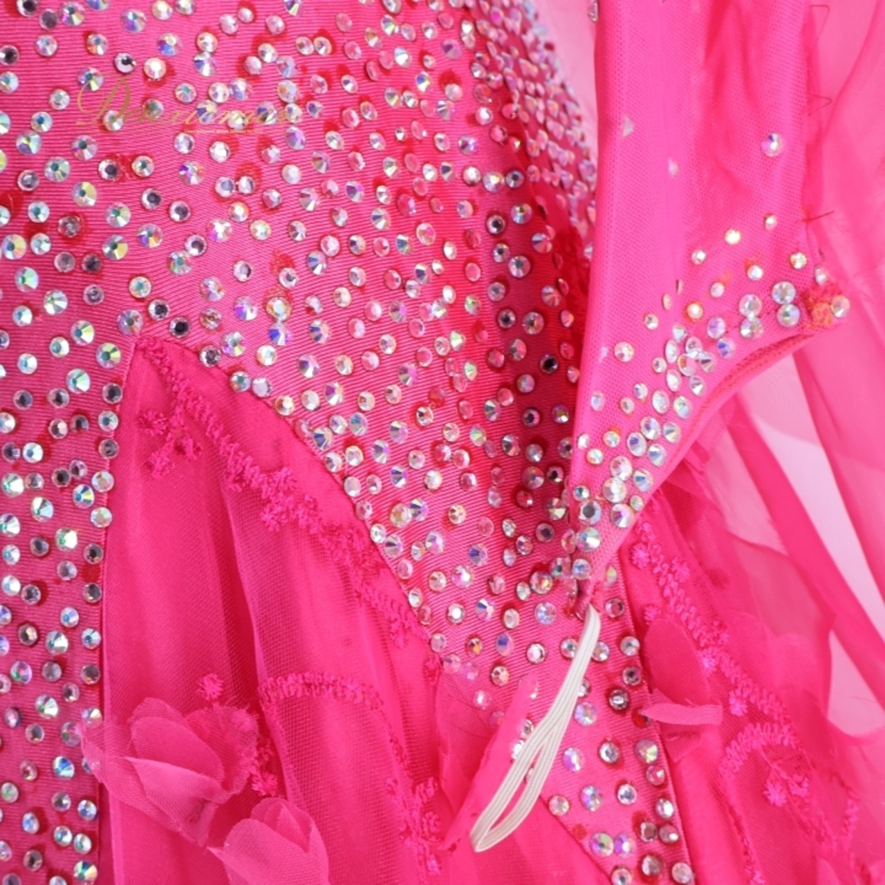 社交ダンス 衣装 スタンダードドレス ワンピース ドレス フロート レース デモ 競技 ダンス パーティ 発表会 ピンク 豪華 ゴージャス 華やか フリル 花 ピンク系 鮮やか 色味 ふんわり デザイン 競技用 ダンス衣装