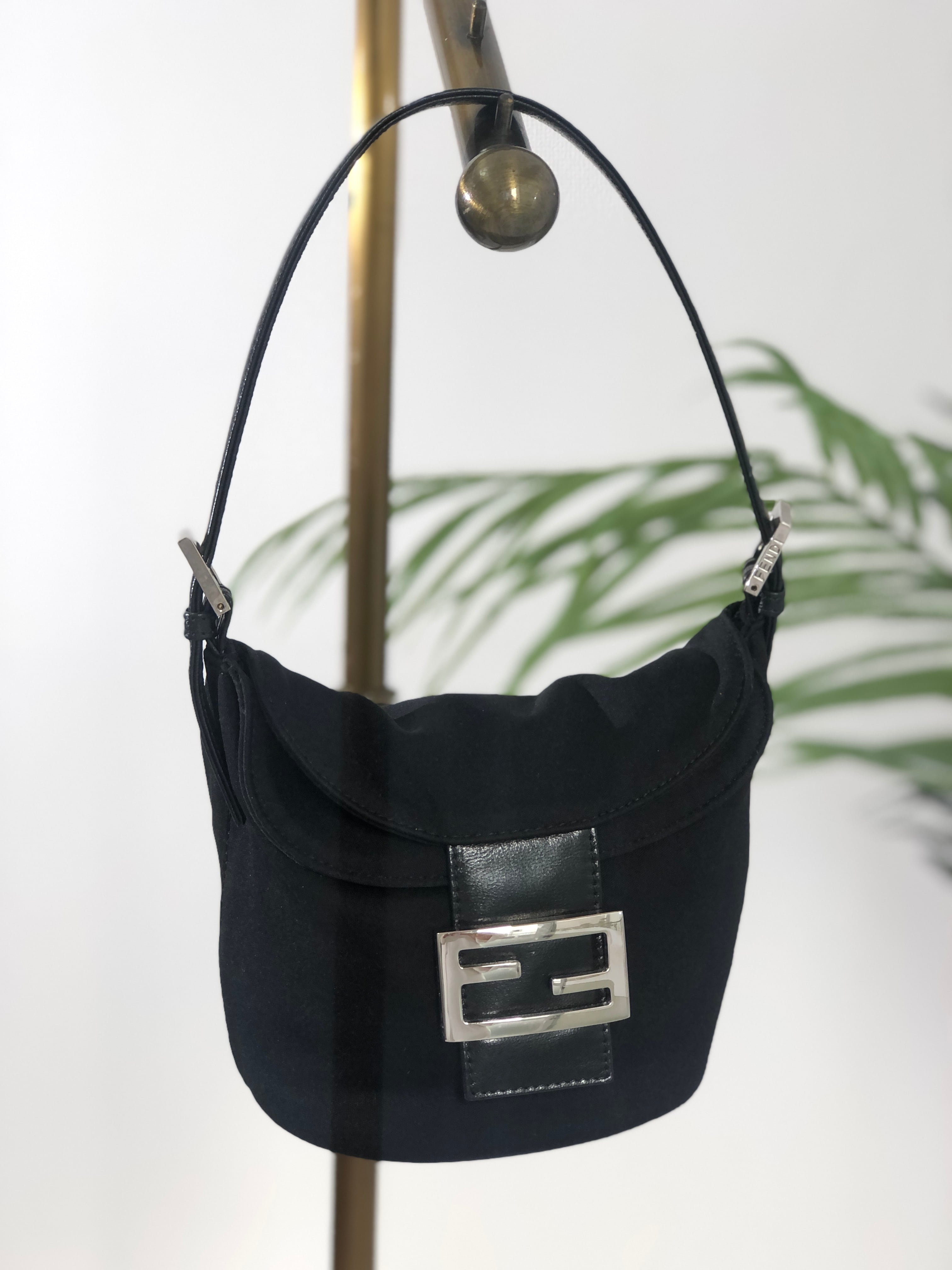 FENDI FFロゴ 編み込み スクエア ミニ 斜め掛け 紐 ポシェット ヴィンテージ ショルダーバッグ レザー125cm備考