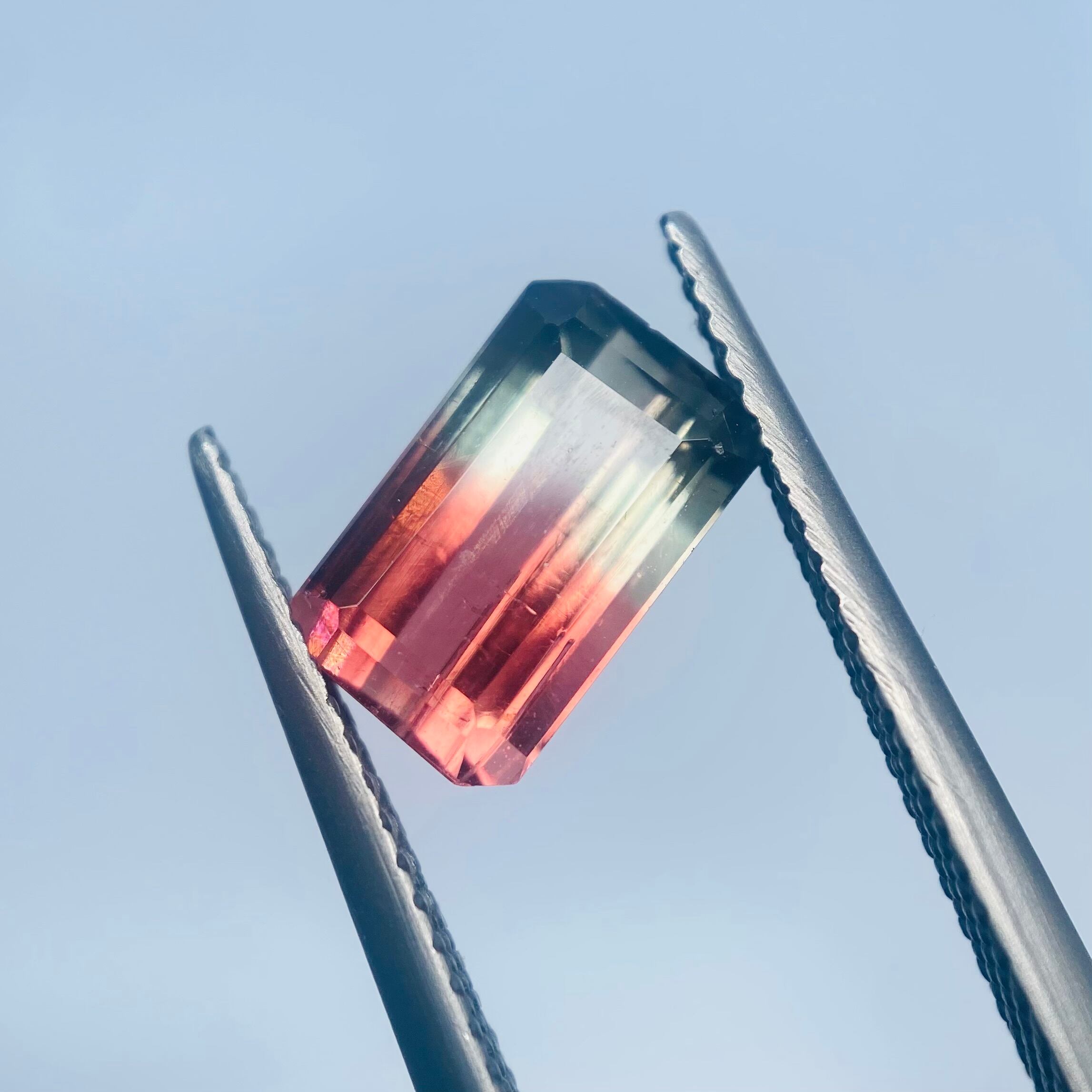 日本画赤富士のようなバイカラートルマリン