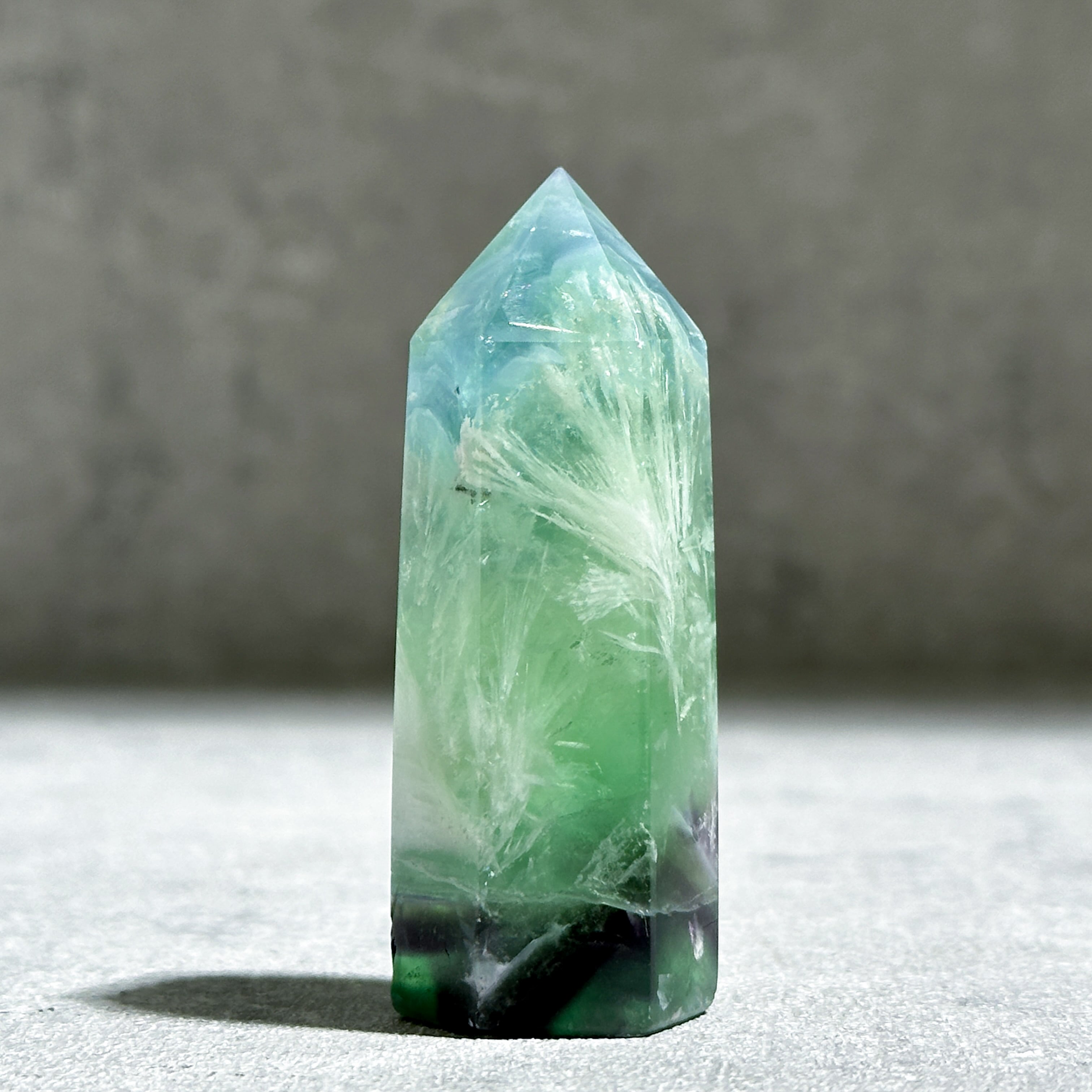 フローライト 天然石 Fluorite angel໒꒱· ゜ エンジェルフェザーフローライトタワー型 95◇ Angel Feather