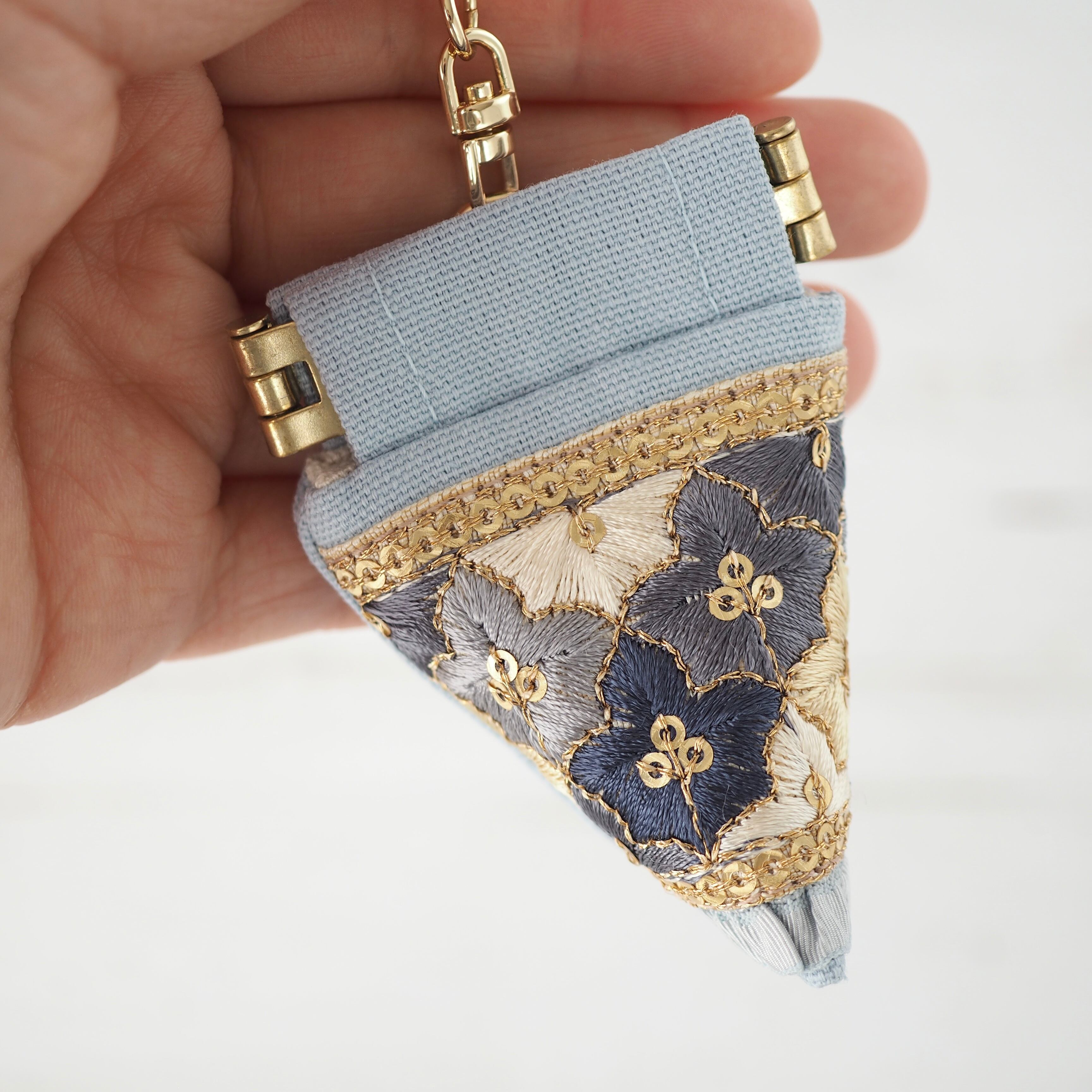 インド刺繍リボン ミニテトラポーチ | Link.hand-made インド刺繍ポーチ