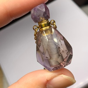 1.可愛いアメジスト・ミニ香水瓶