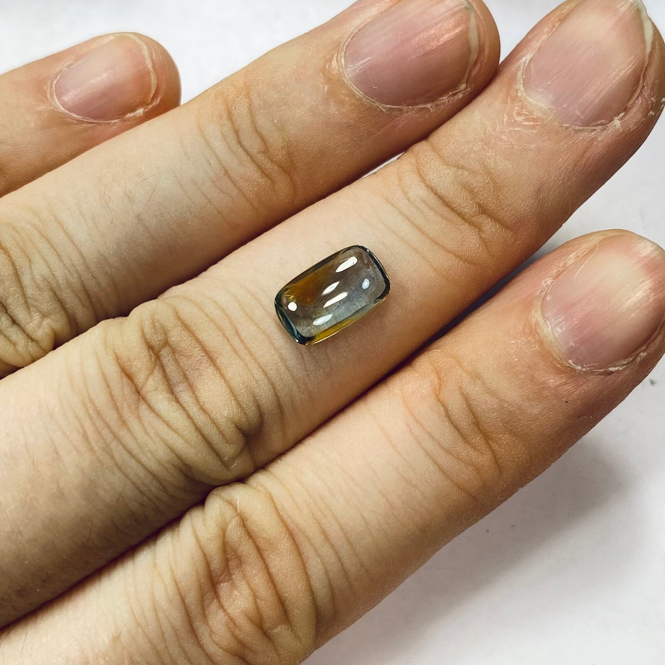 唯一無二のアートなサファイア