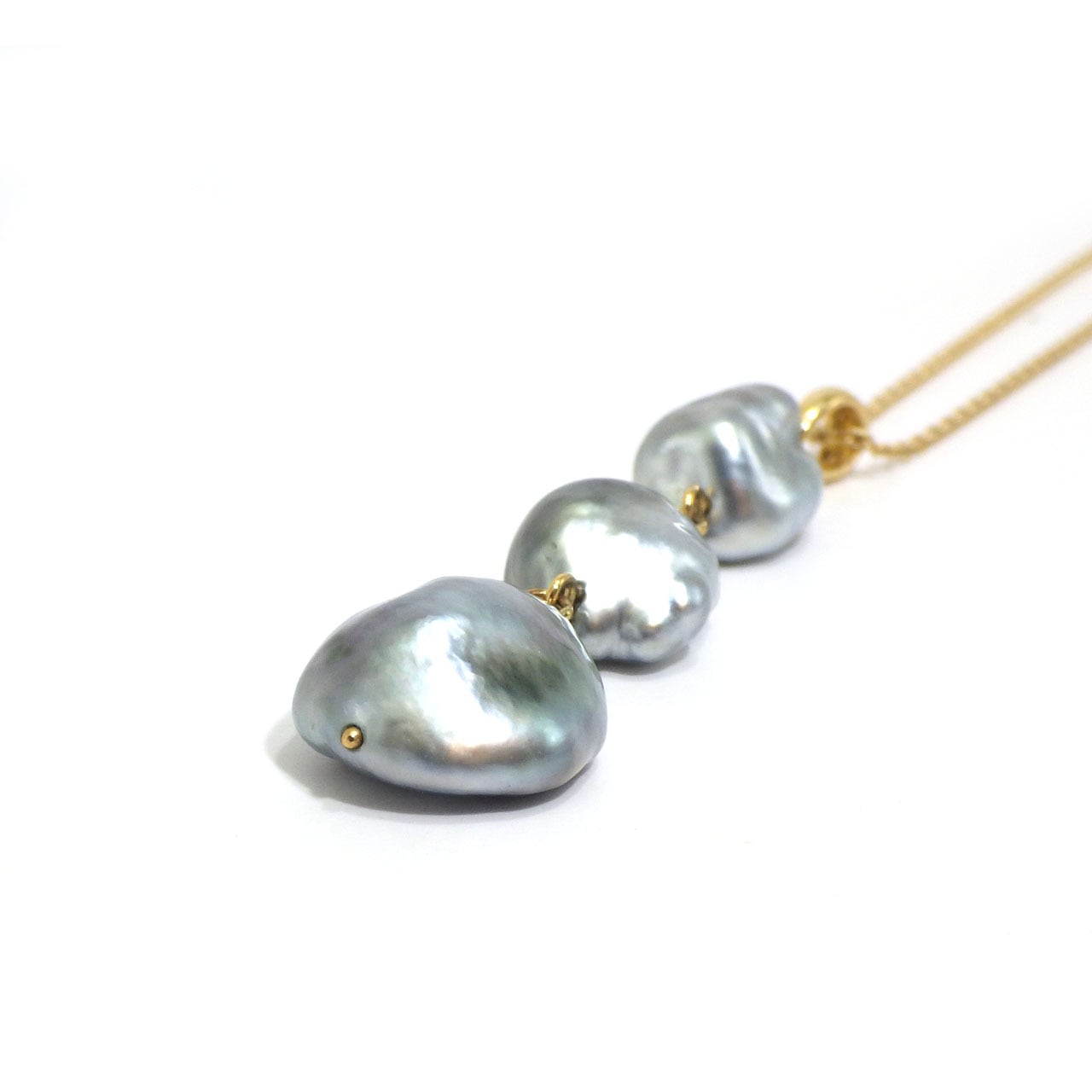 K18YG 南洋黒蝶ケシ真珠3ピースペンダントトップ（KR70209） | KAWABE