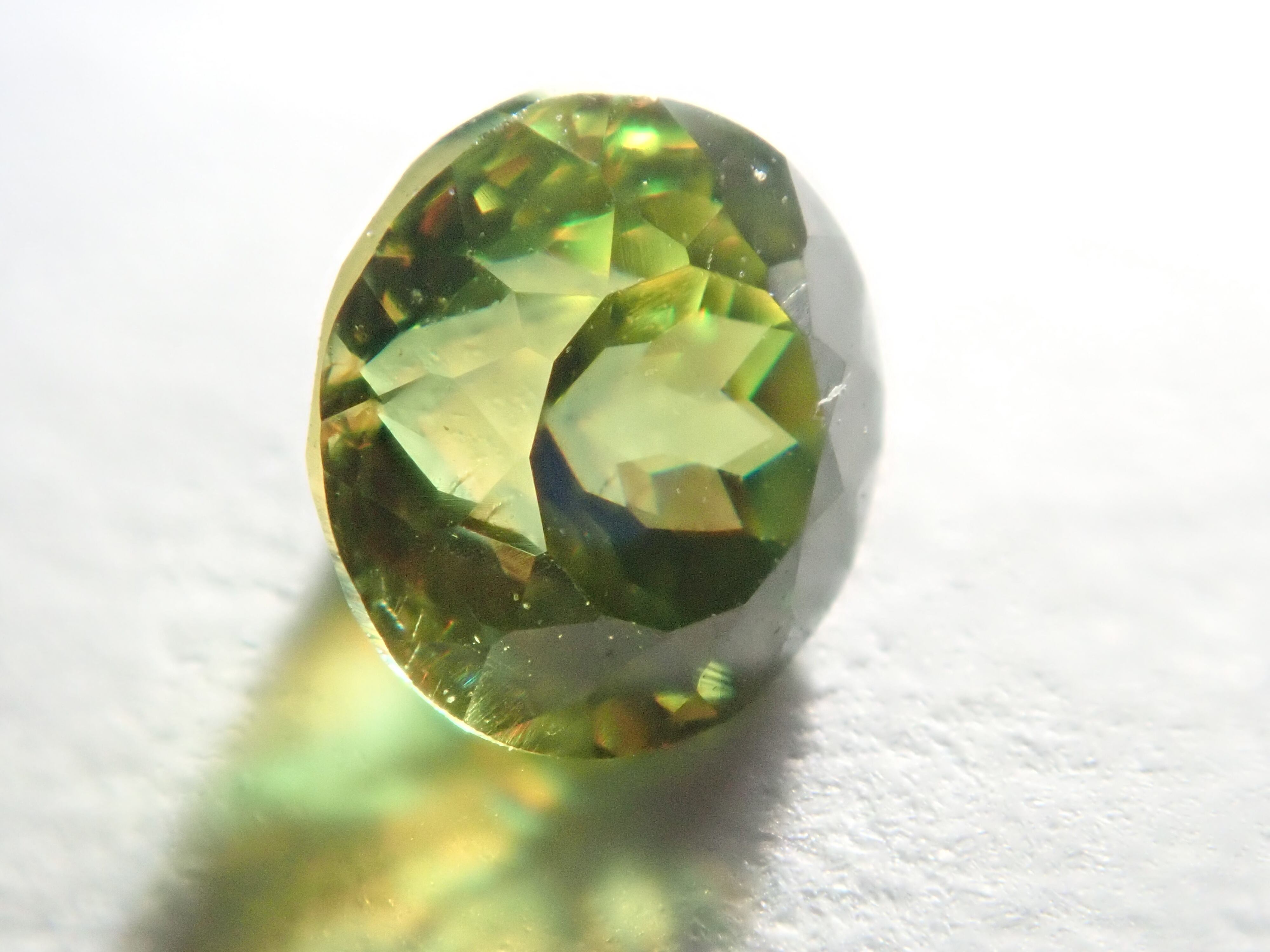 【パキスタン/バルチスタン産】スフェーンの群晶 天然スフェーン 1.58ct 【極上グリーン】美品 パキスタン