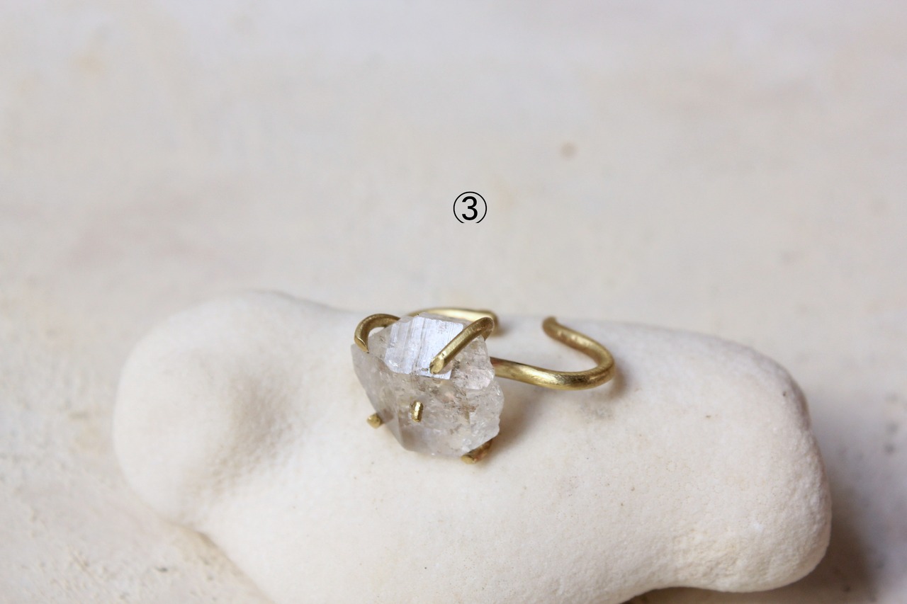 ハーキマークォーツの真鍮イヤーカフ　