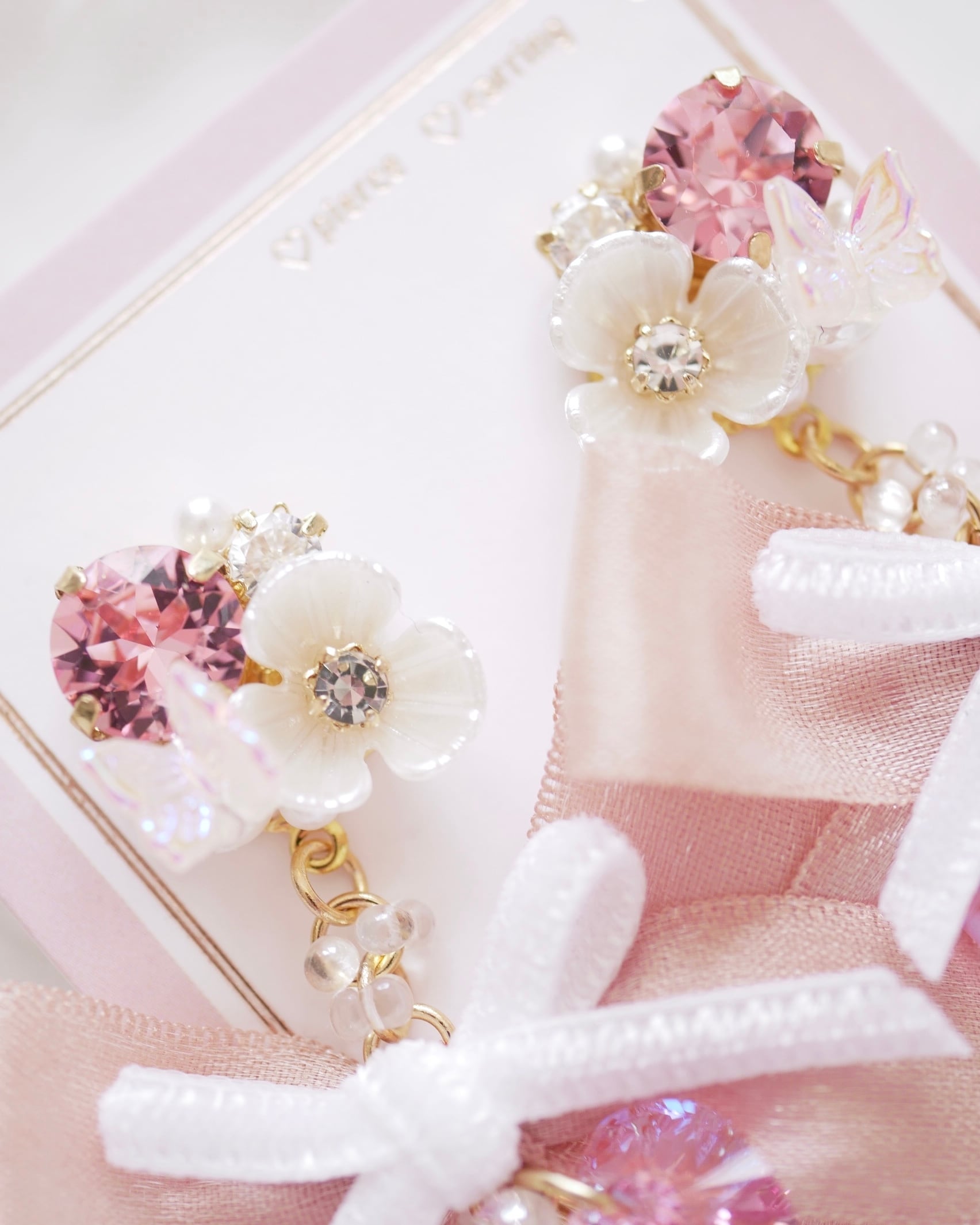 ミニピンクリボンとキラキラハートのローズビジューピアス/イヤリング ミニピンクリボンとキラキラハートのローズビジューピアス/イヤリング