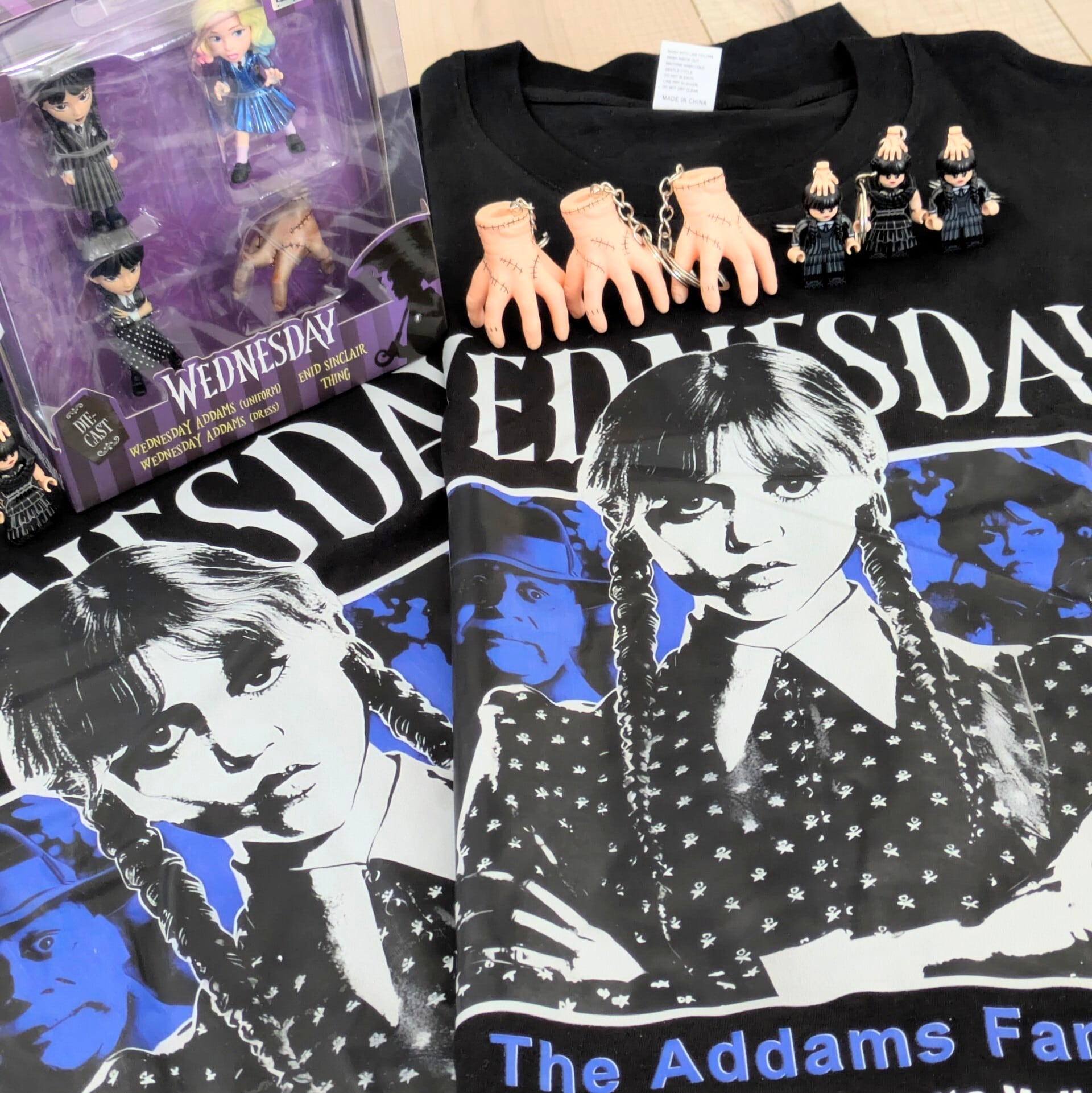 【 WEDNESDAY / ウェンズデー 】『Solifude Suits Me』Tシャツ / アダムス・ファミリー  〚アメリカン雑貨 アメトイ〛