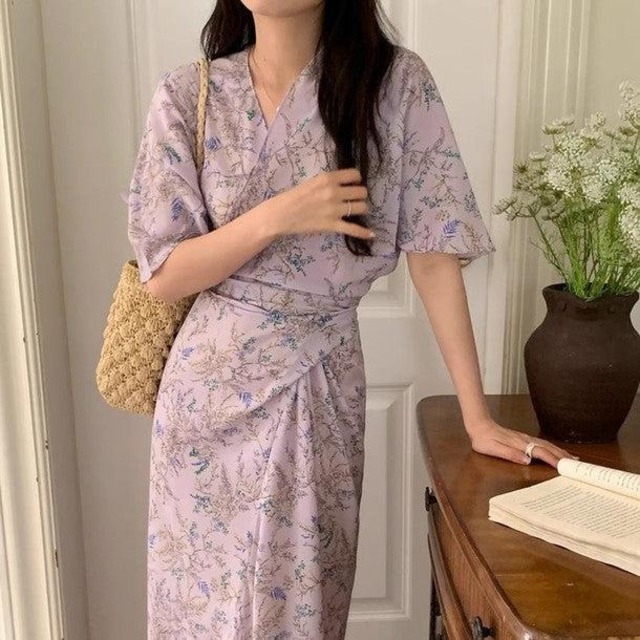 ワンピース レディース  全2色 フローラルラップワンピース 花柄モチーフ Vネック シフォンワンピ 大人可愛い  韓国 人気 トレンド 新作 20代 30代 40代 きれいめ お出かけ デート おしゃれ デイリー 普段着 フェミニン ゆったり 体型カバー 着痩せ 着回し 春 夏CO5273
