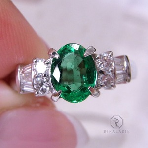 大特価Pt900天然エメラルド1ct★美しき透明感高貴なオーバルジャルダンリング