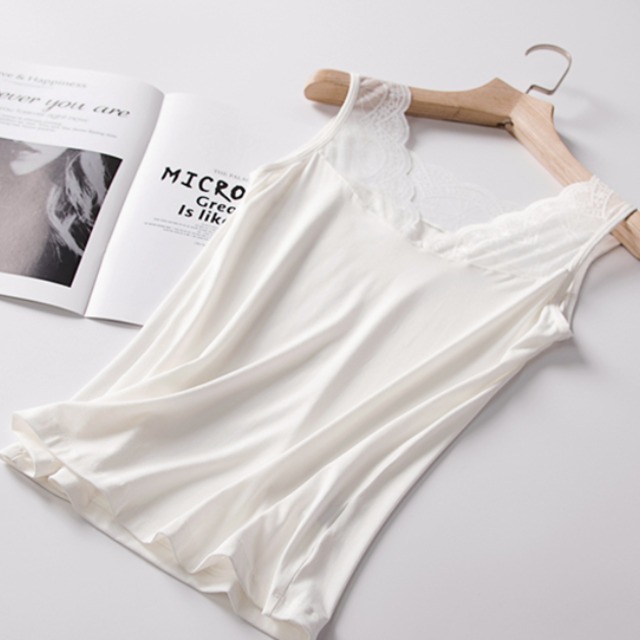 レースタンクトップ トップス 袖なし  ノースリーブ  タンクトップ Vネック  襟なし レース  透け感 薄手  異素材MIX お得 かわいい  大人可愛い  大人  おしゃれ  お洒落  大人女子  ラブリー  キュート  存在感 無地 春  夏  秋  ロングシーズン 10代  20代  30代  40代  レディース  女性用 学生  デート  お出かけ  女子会  休日  ランチ ショッピング 着回し  普段使い  重ね着  モテ フリーサイズ ホワイト  ブラック  ブルー  ピンク サーモン