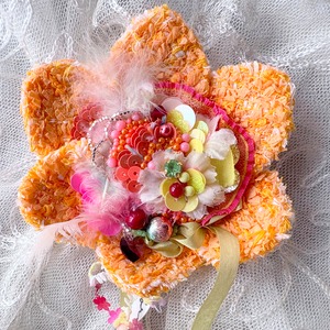コサージュ ブローチ No.78　Corsage Brooch No.78　ハンドメイドアクセサリー　一点もの