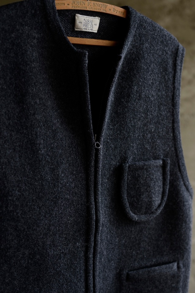 Nikki ESSENTIAL PIECES  / wool cashmere mix felting crew neck zip vest(black)