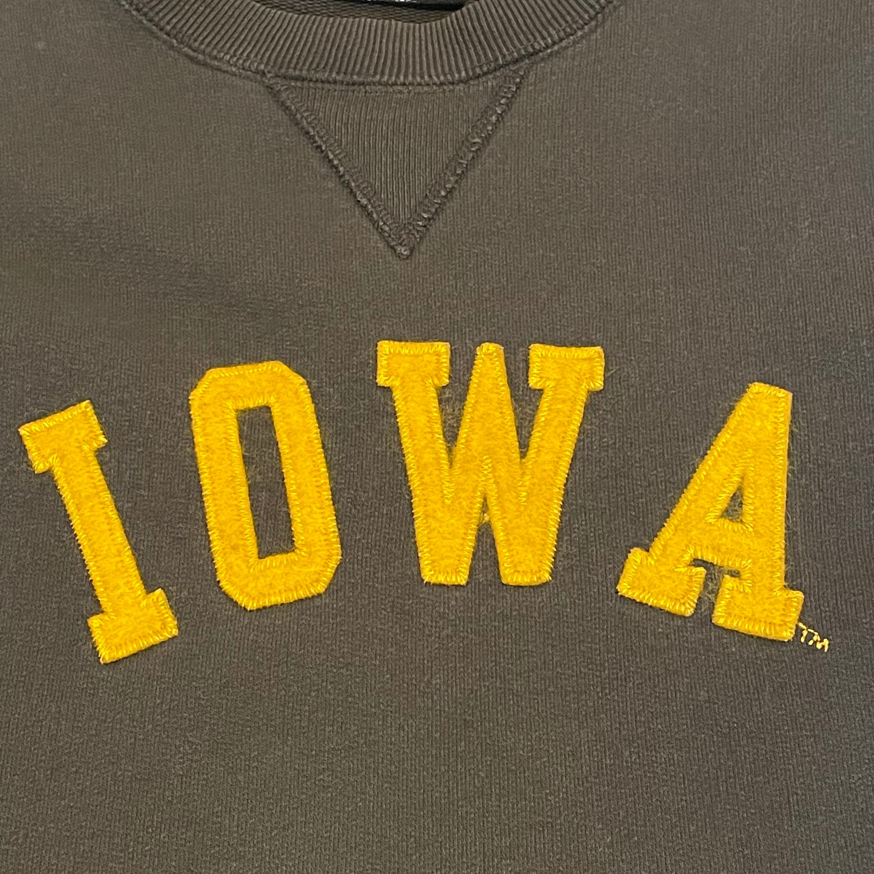 TAILGATE CLOTHING】カナダ製 カレッジロゴ IOWA アイオワ大学