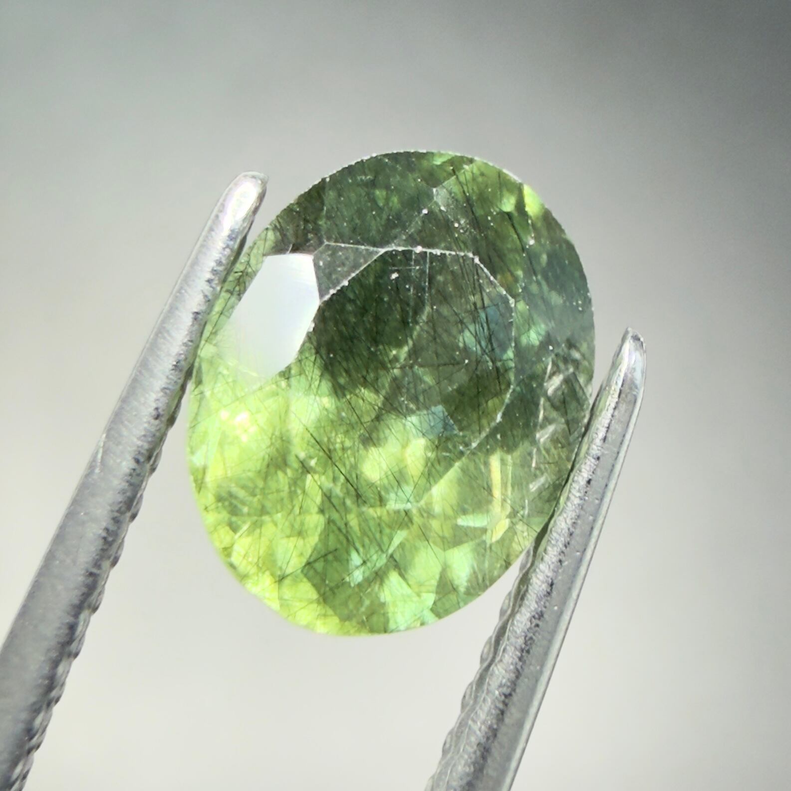 ブラッドショットアイオライト】 ルース インド産 1.84ct | たからいし