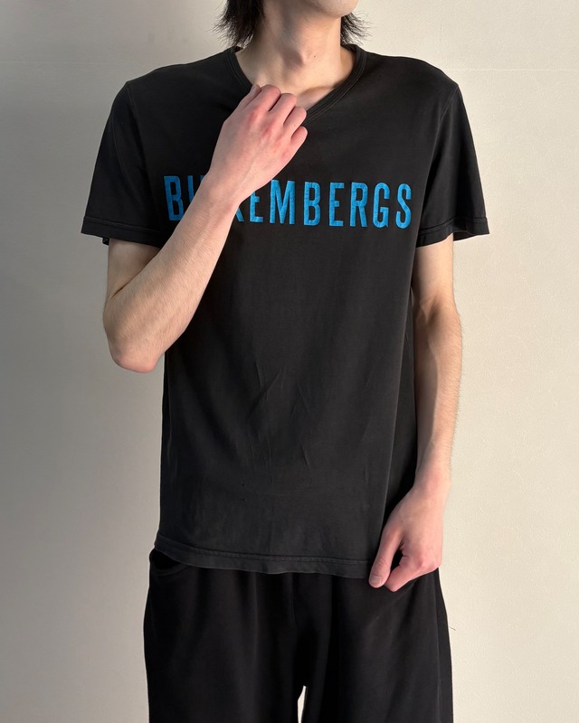 【DIRK BIKKENBERGS】v-neck logo t-shirt