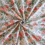 ブロックプリント生地【50cm単位】インド綿 片耳デザイン付き 花柄 白×オレンジ×カーキ #56626-WT1