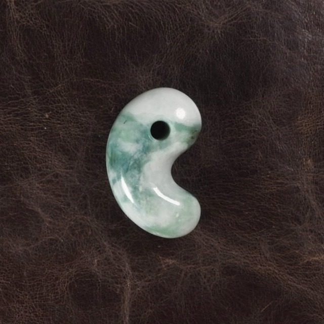 糸魚川翡翠 希少色 青緑 まがたま 勾玉 12.5g Blue Green marble 