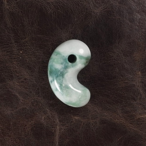 糸魚川翡翠 希少色 青緑 まがたま 勾玉  12.5g Blue Green marble Jadeite Magatama