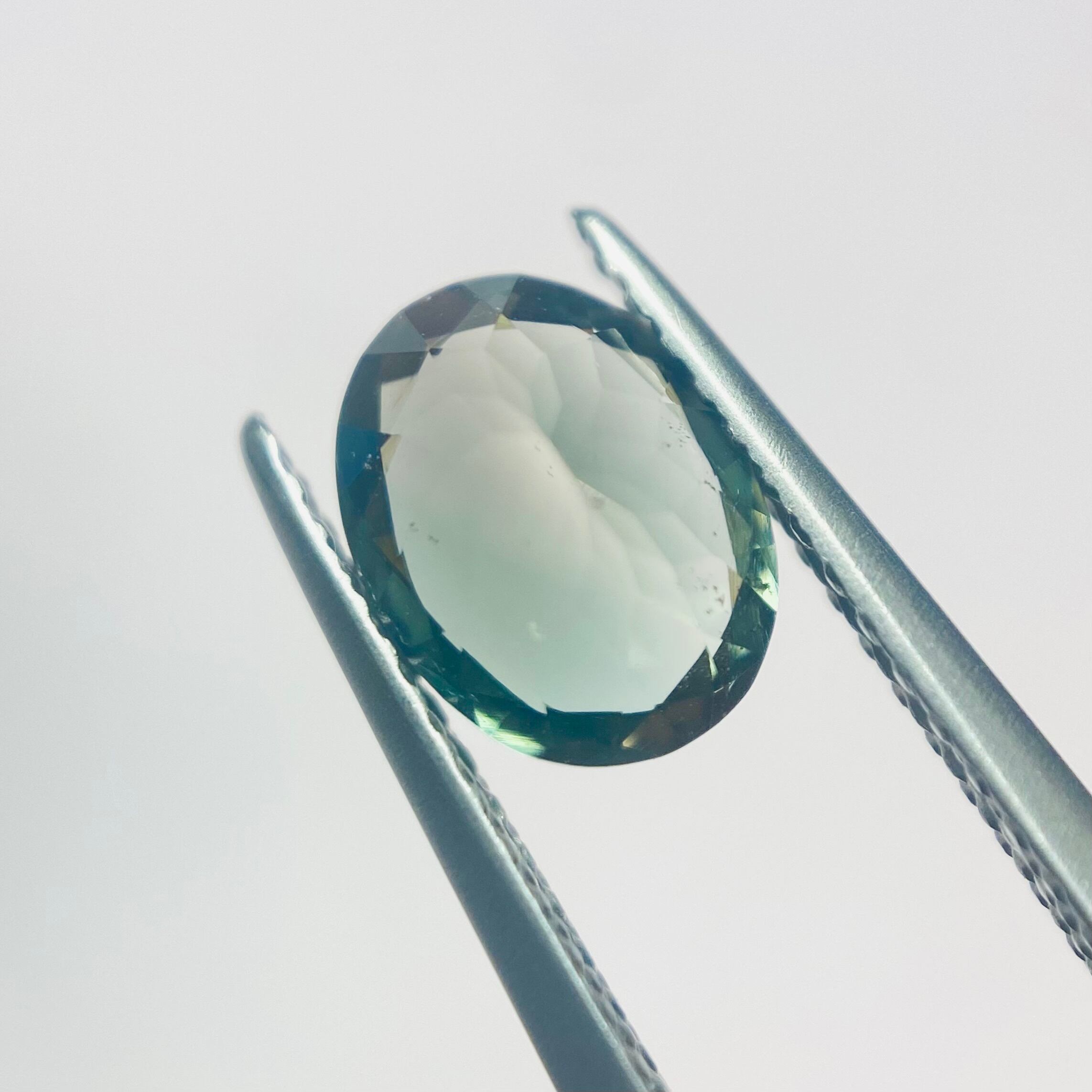 レアなグリーンなオレゴンサンストーン