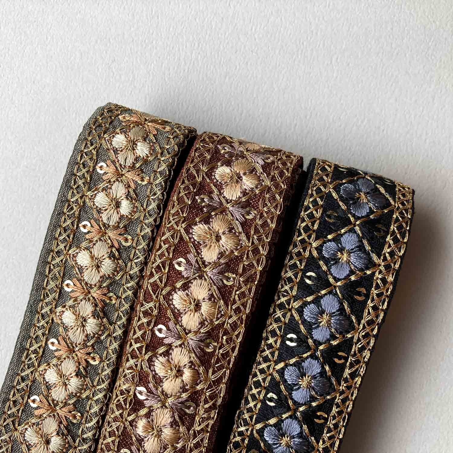 再入荷〉小花とクロスステッチ縁の刺繍リボン（1mカット） | Dua