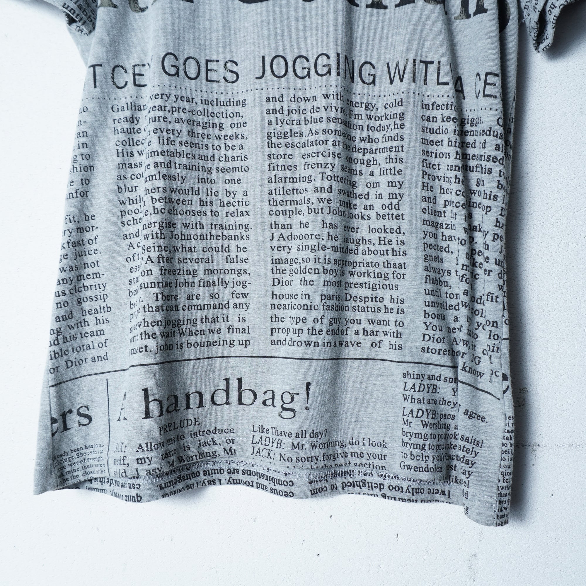 John Galiano】ジョンガリアーノ イタリア製 NEWSPAPER Tシャツ gray