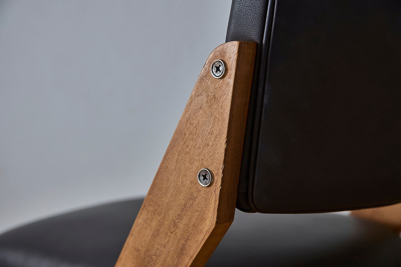 Complex Universal Furniture SPY Chair (B)