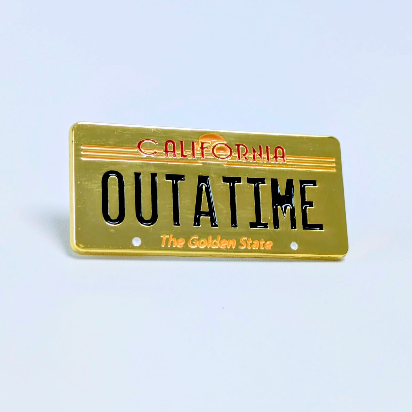 送料無料！ ★ピンズ PINS★ピンバッジ 【 Back to the Future（バックトゥザフューチャー）】 OUT A TIME / デロリアンナンバープレート〚アメリカン雑貨 アメトイ〛