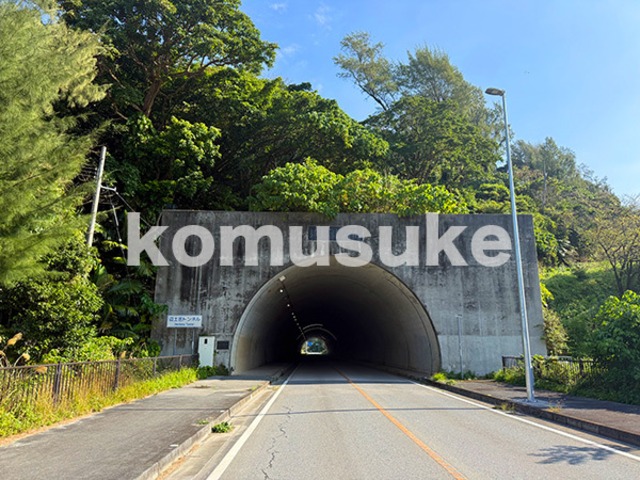 komusuke-select-005_橋・トンネル・道路_国頭村辺土名トンネル×5枚