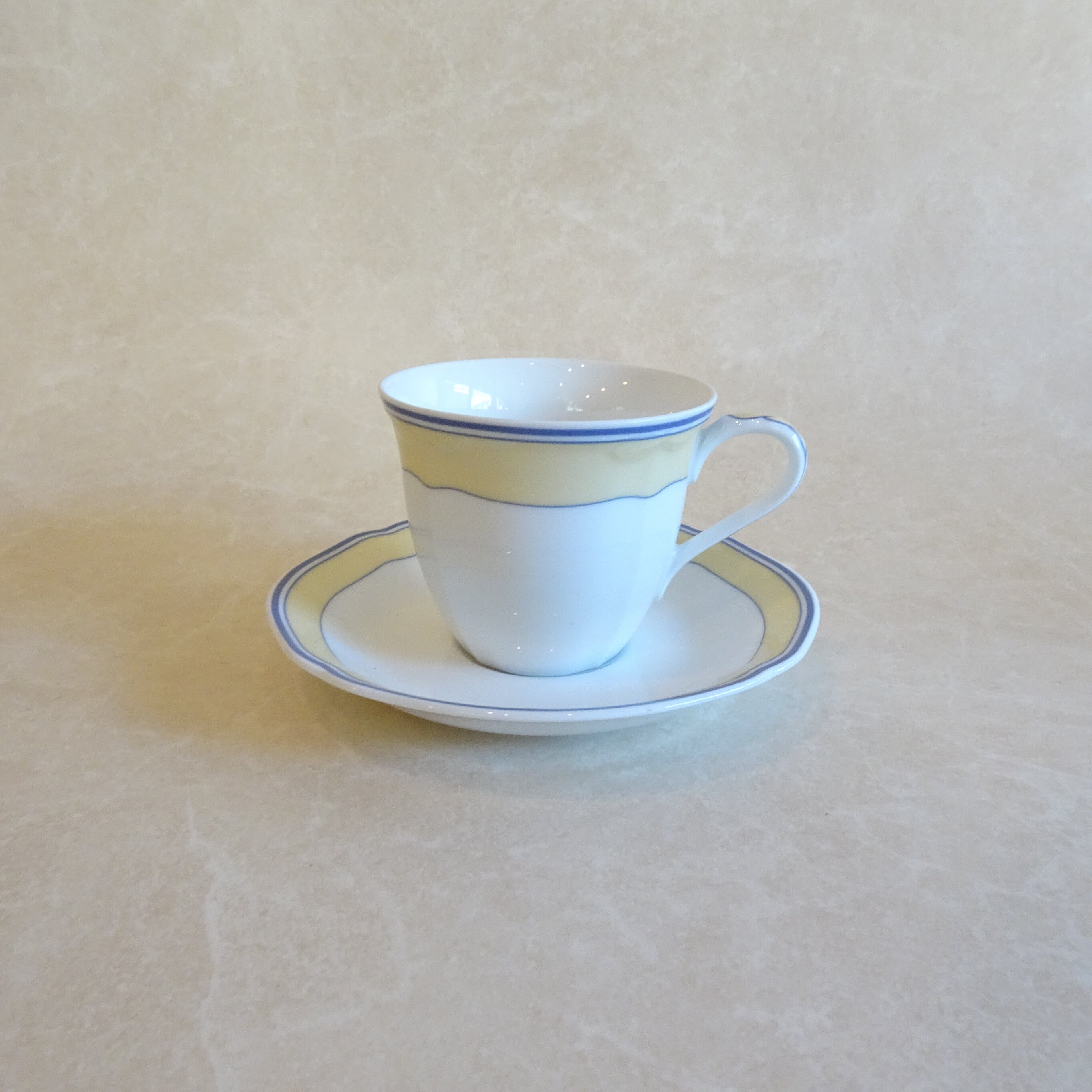 ノリタケ レモンイエロー×ブルーのカップ&ソーサー