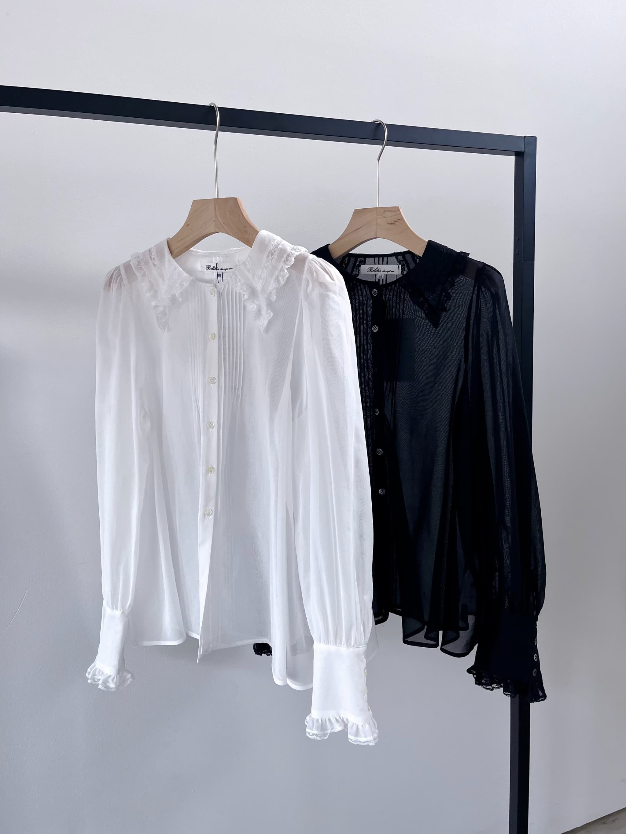 Bilitis dix-sept ans Lace Inserted Collar Blouse | KOKO Bilitis dix-sept ans Lace Inserted Collar Blouse | KOKO