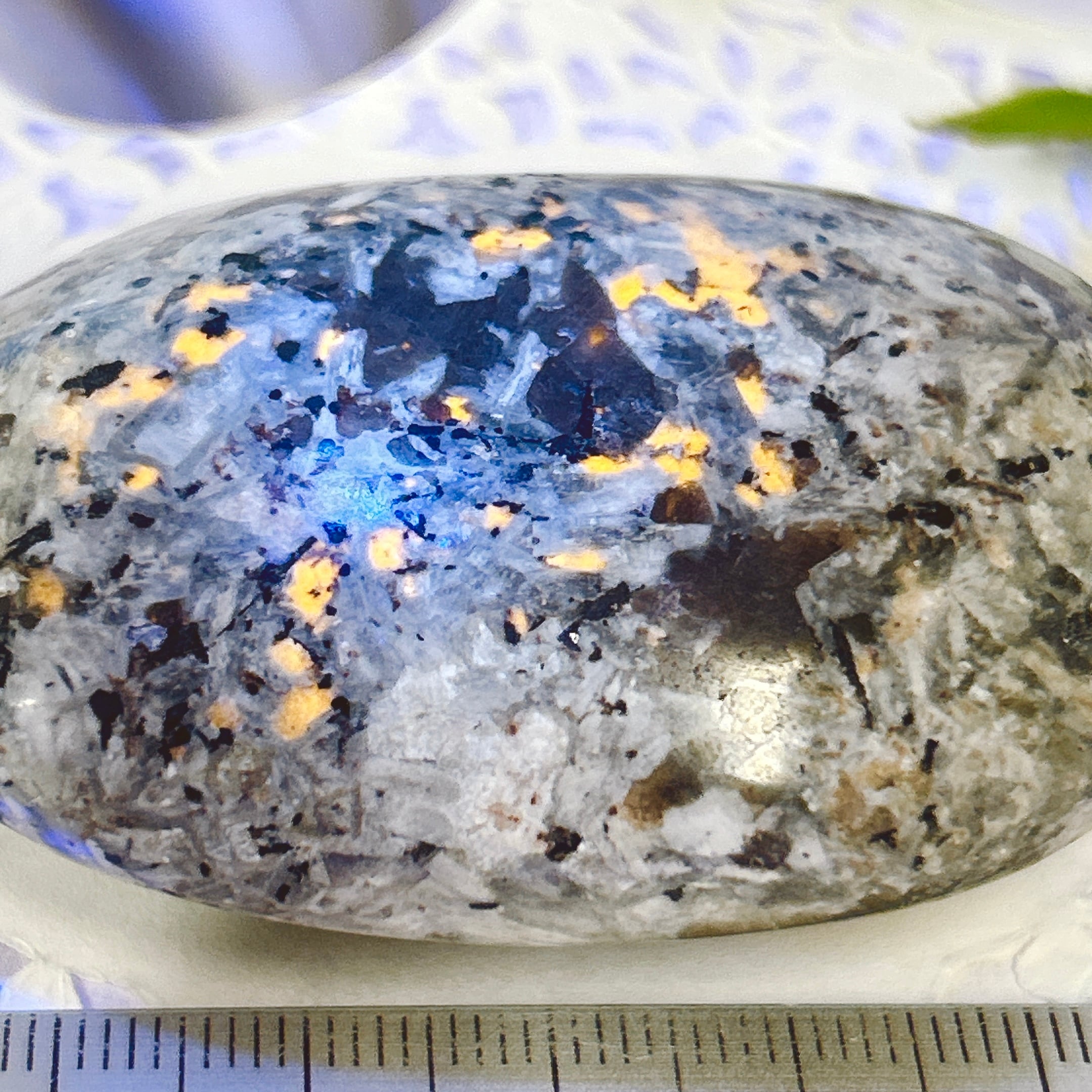 ⭐ユーパーライト（蛍光性方ソーダ石含有閃長岩） | クリスタル