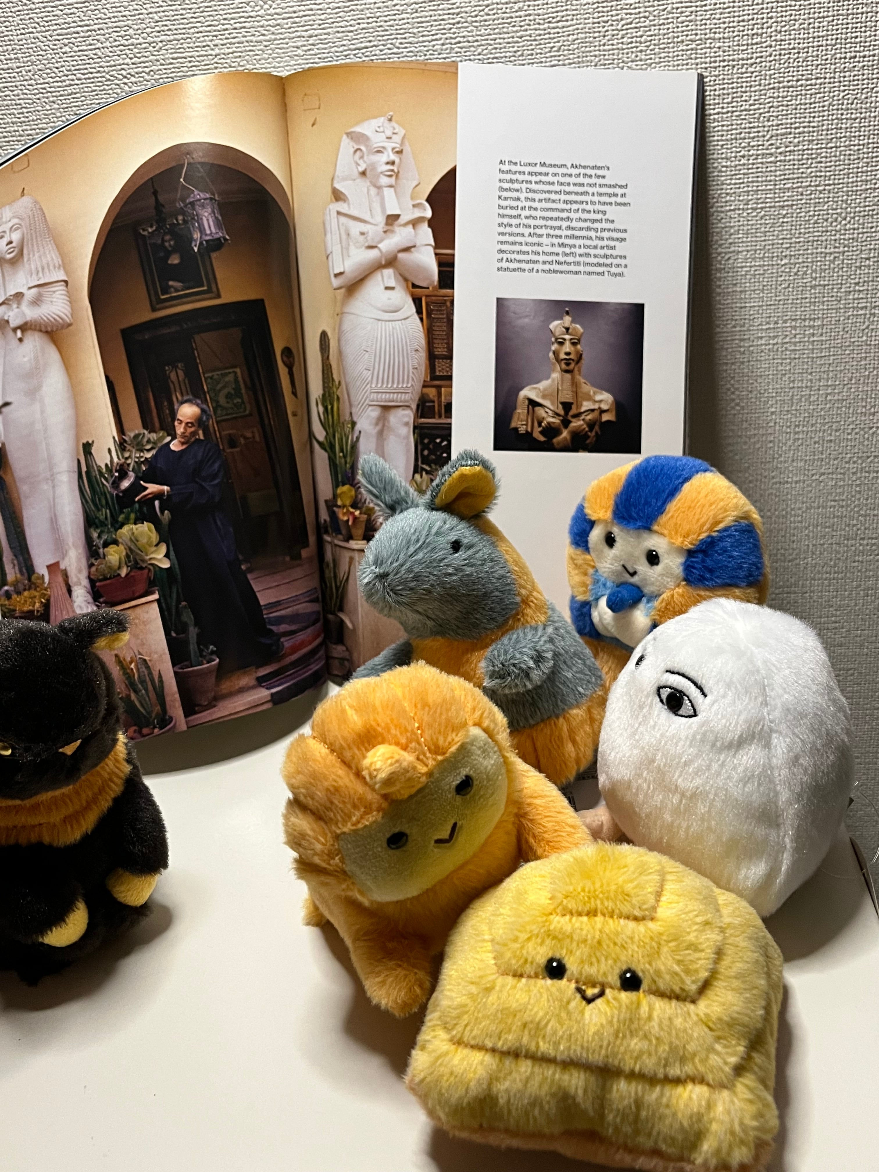 手のひらサイズのぬいぐるみ ポストカード付き エジプト アヌビス