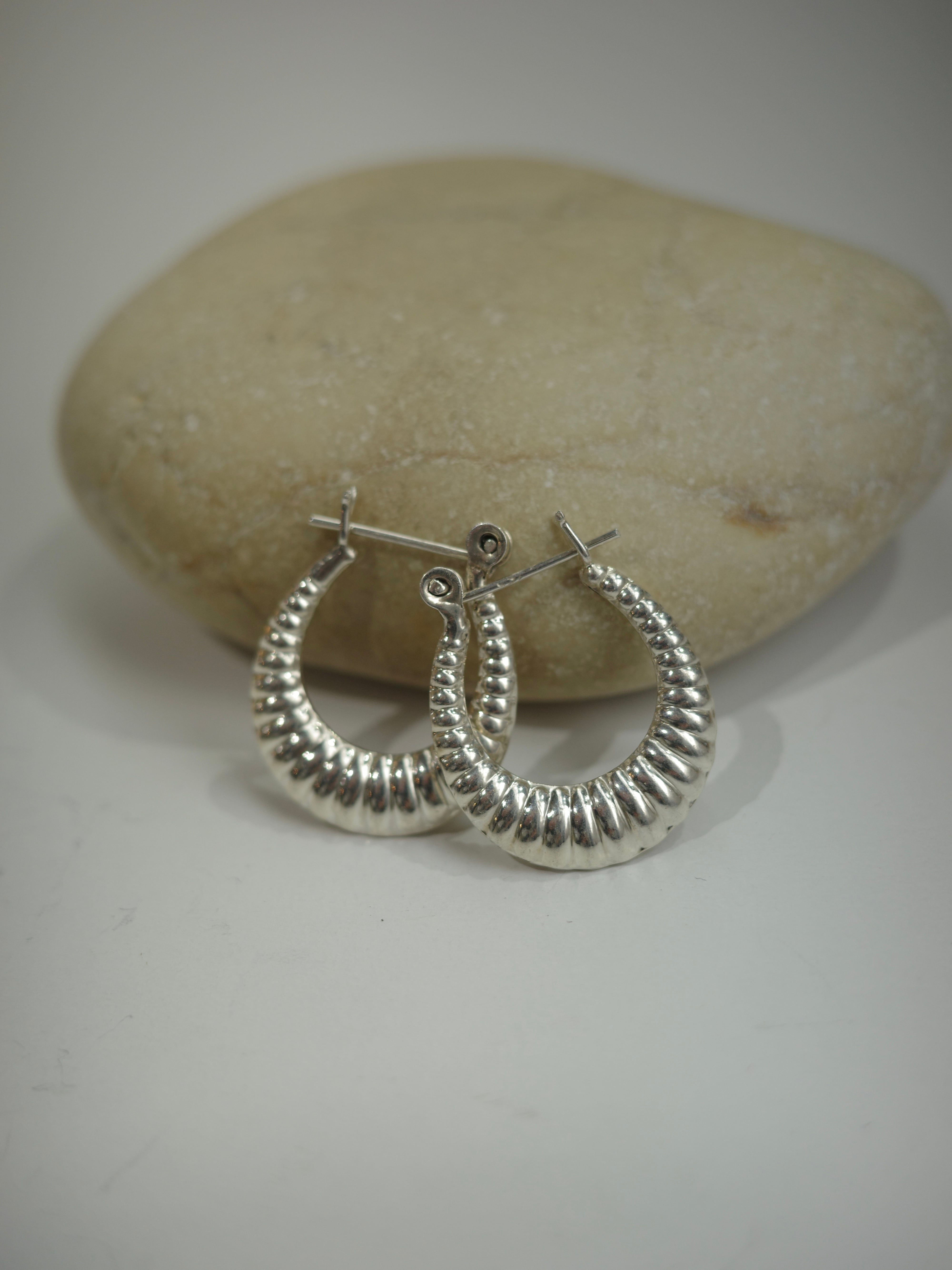 <vintage silver925>ribbed hoop pierce2