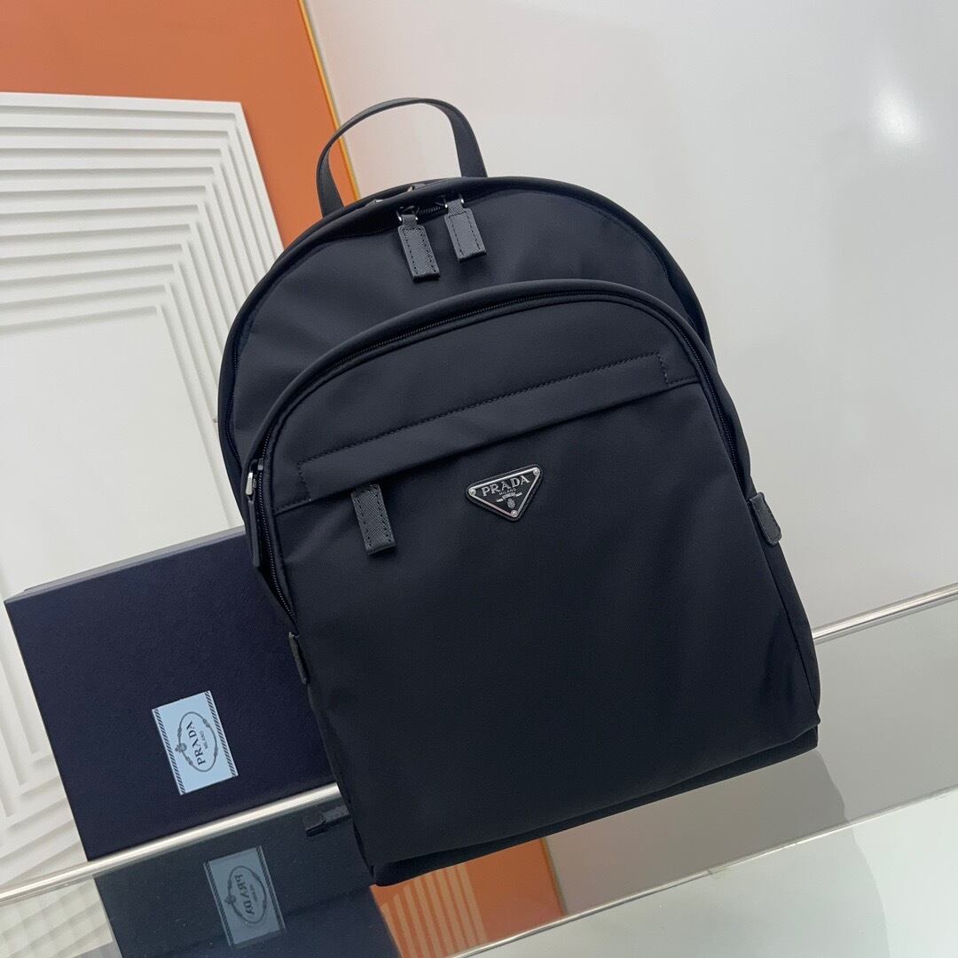 【良品✨】PRADA プラダ　リュック　バッグパック　ナイロン　nero 黒