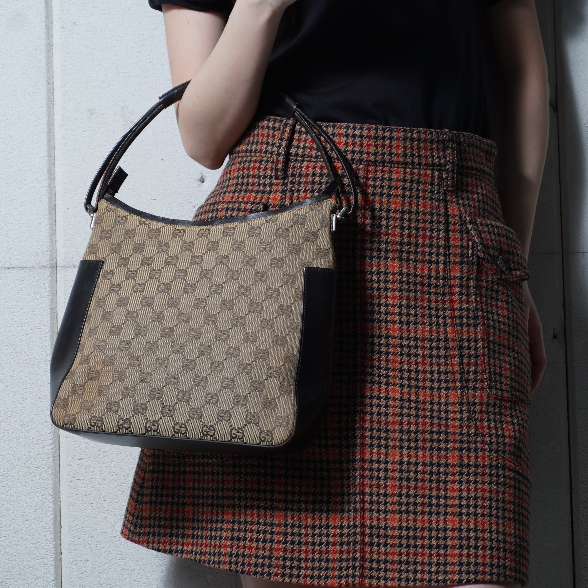 GUCCI ワンショルダー　GG柄　キャンバス　レザー　ポーチ付き　チャーム GUCCI】グッチ ロゴチャームキャンバス・レザーワンショルダーバッグ