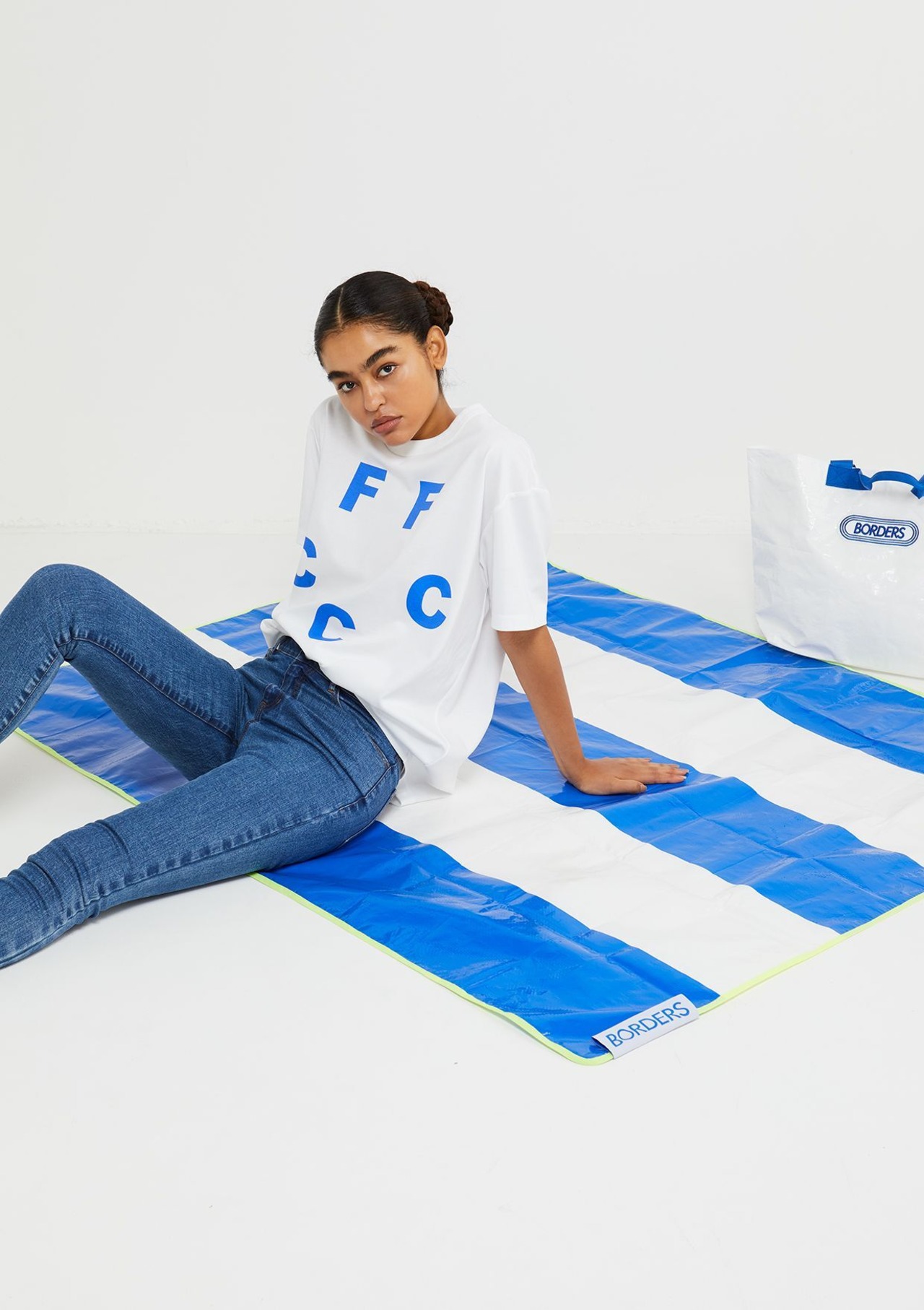 BORDERS at BALCONY  PICNIC SHEET_L