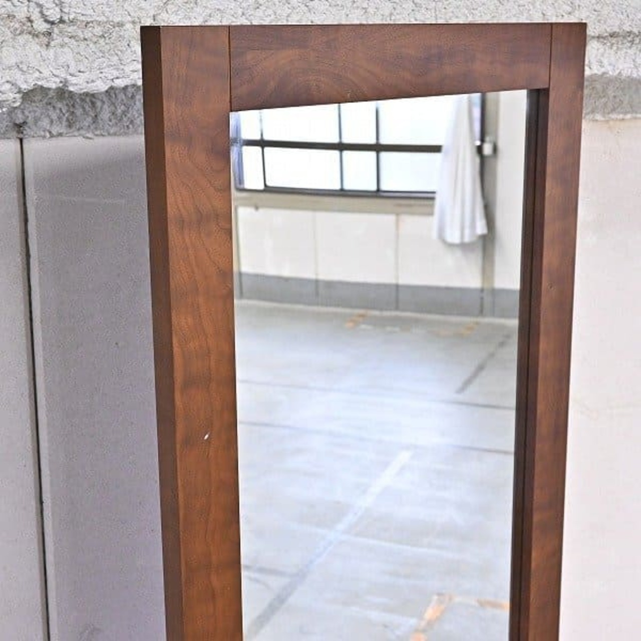 ACTUS「IANE/イアン」大型ミラー ウォールナット材 立て掛け 全身用 スタイリッシュ 鏡 店舗什器【中古家具/中古インテリア/USED家具ユーズド家具/リサイクル】